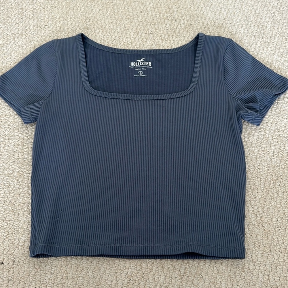 hollister baby tee